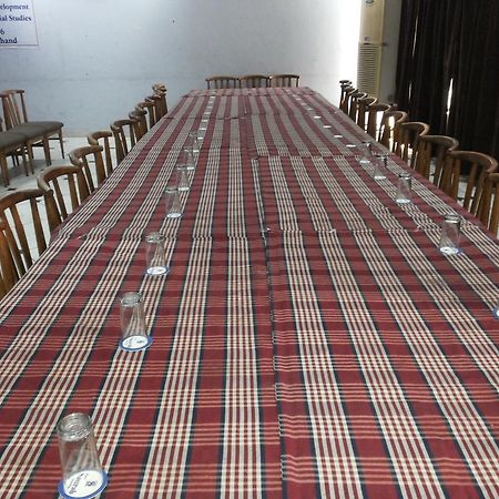 Hotel Saurab Dehradún Kültér fotó