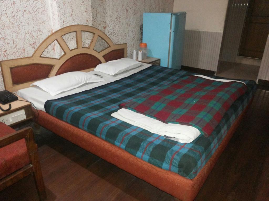Hotel Saurab Dehradún Kültér fotó